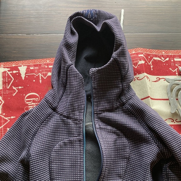 Lululemon scuba zip size 4 - Picture 4 of 6
